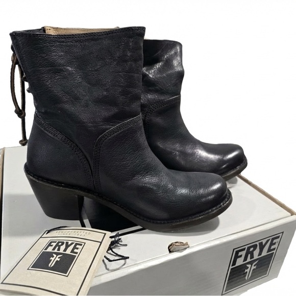 Frye Shoes - Frye women’s Carmen short black pull on boots